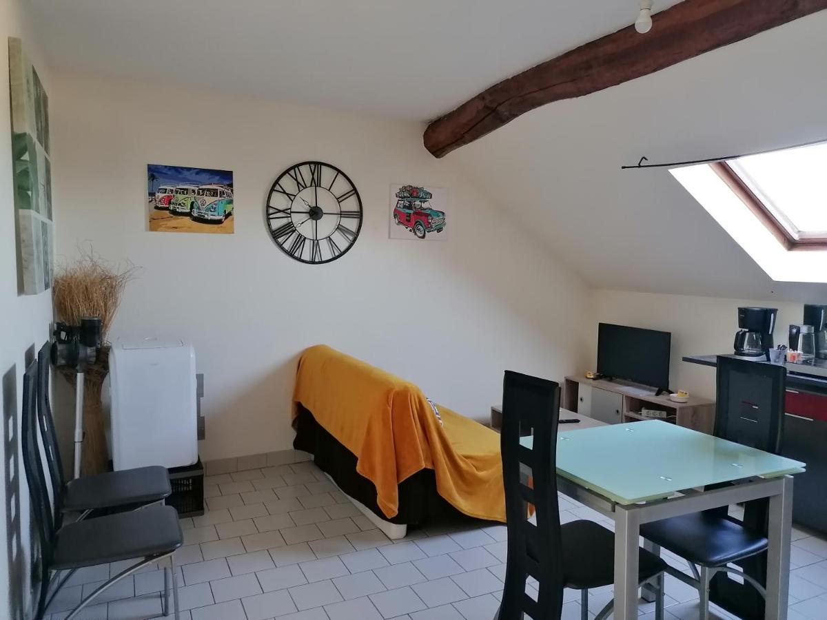 Appartement Climatise Avec Parking Prive A Doue La Fontaine Exteriör bild